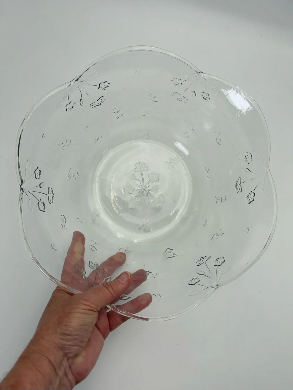 Vintage Anchor Hocking “Savannah” Floral Embossed Large Clear Glass Serving Bowl